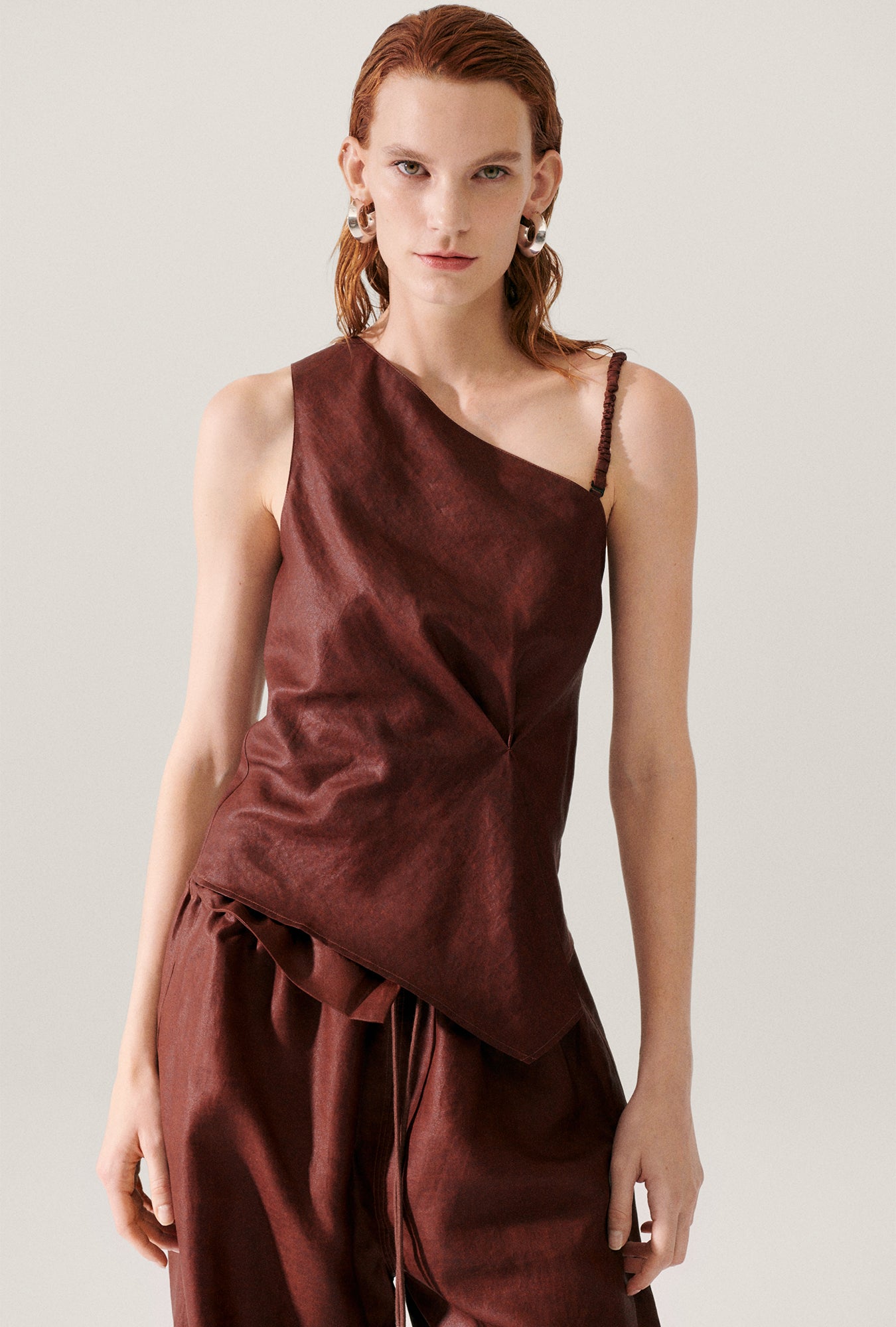 MUD SILK ONE SHOULDER TOP IRON